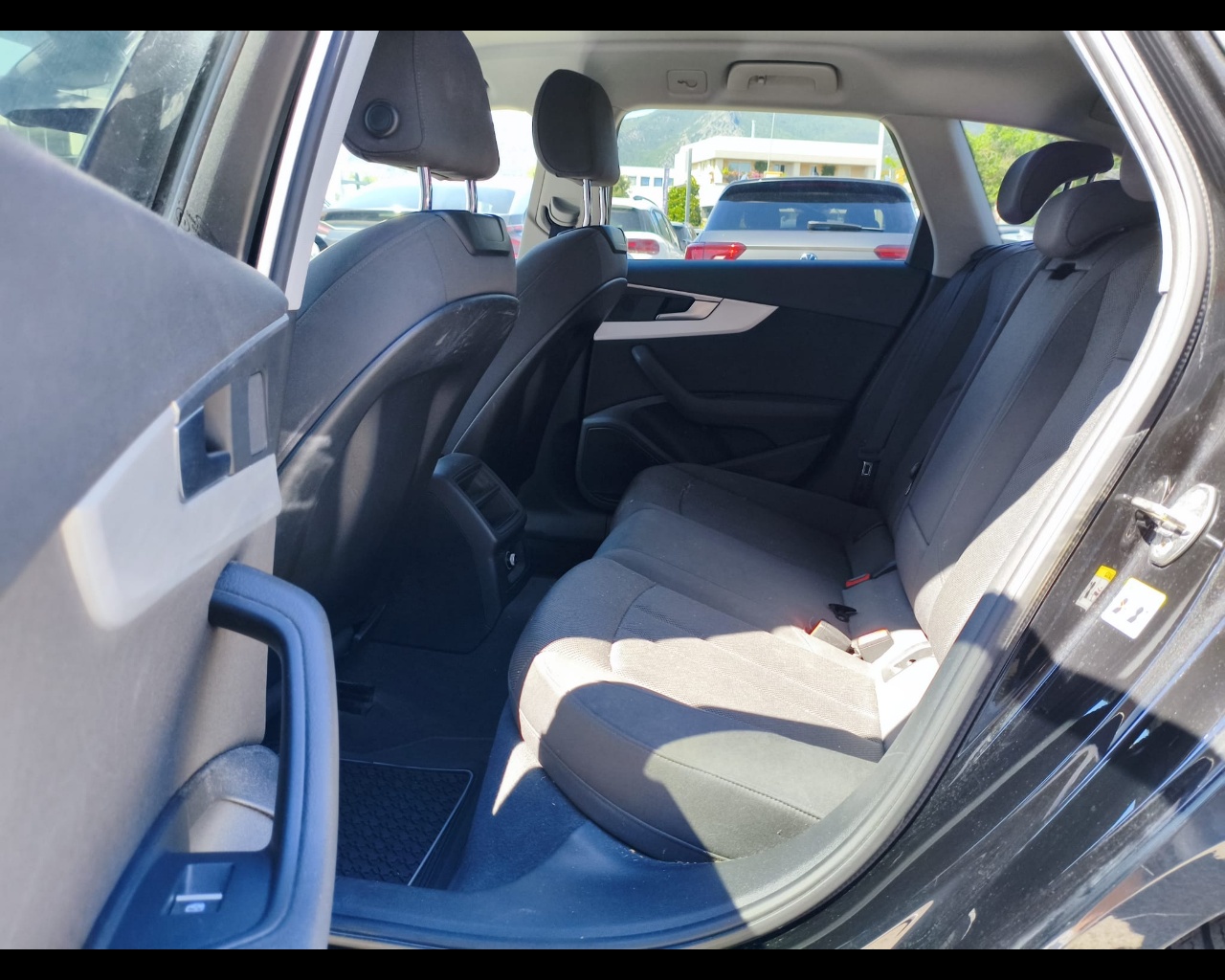Foto AUDI A4 Avant 2.0 tdi Business Sport 150cv s-tronic