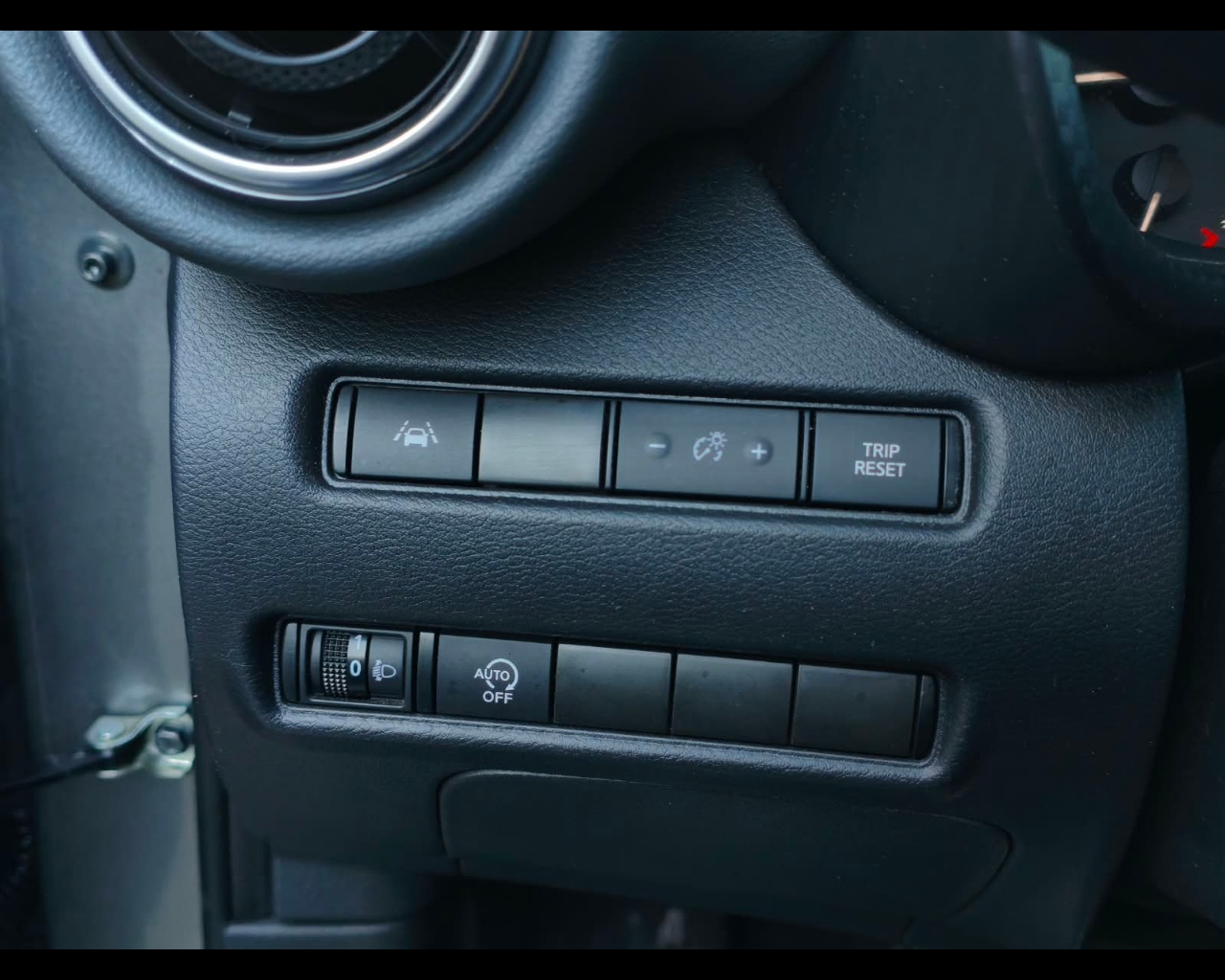 Foto NISSAN Juke 1.0 dig-t N-Connecta 117cv