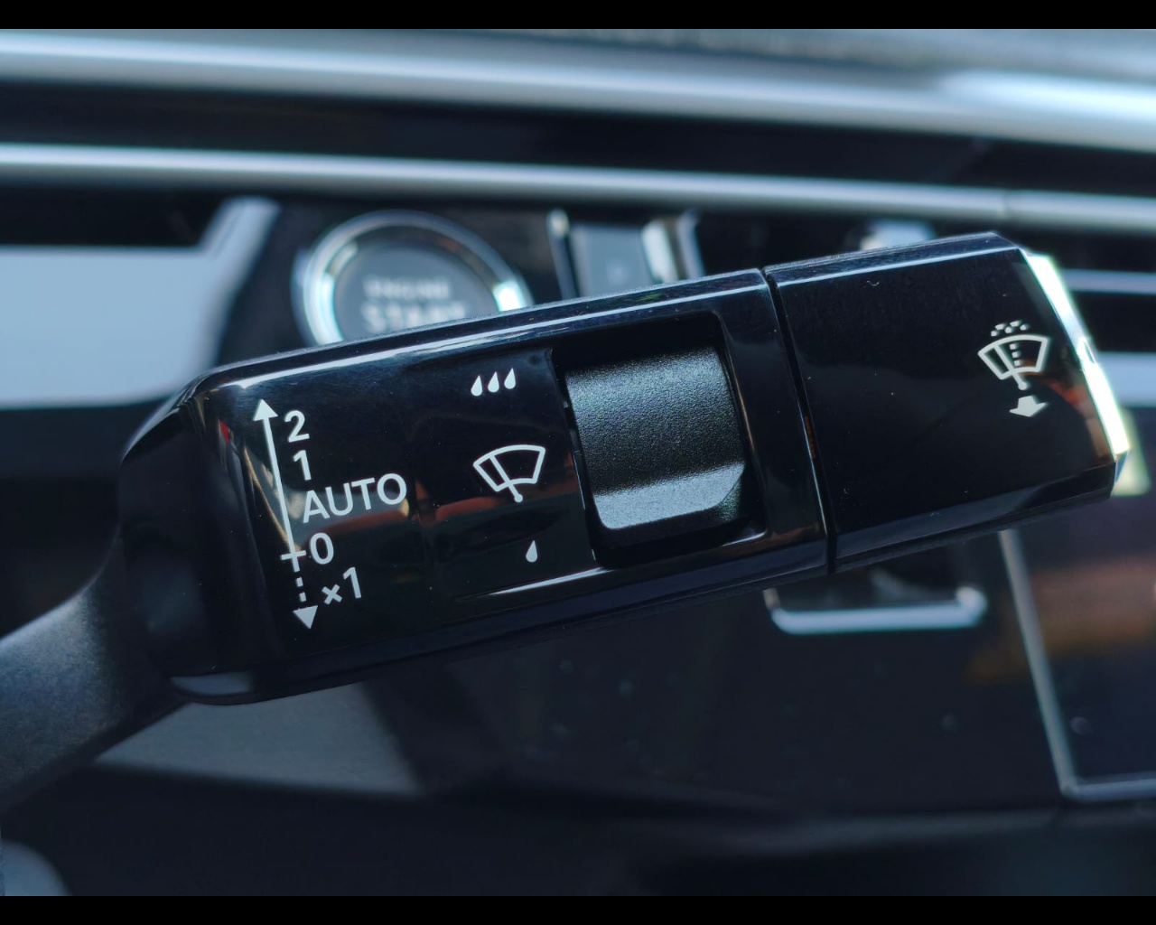 Foto PEUGEOT 3008 1.2 hybrid GT 136cv e-dcs6