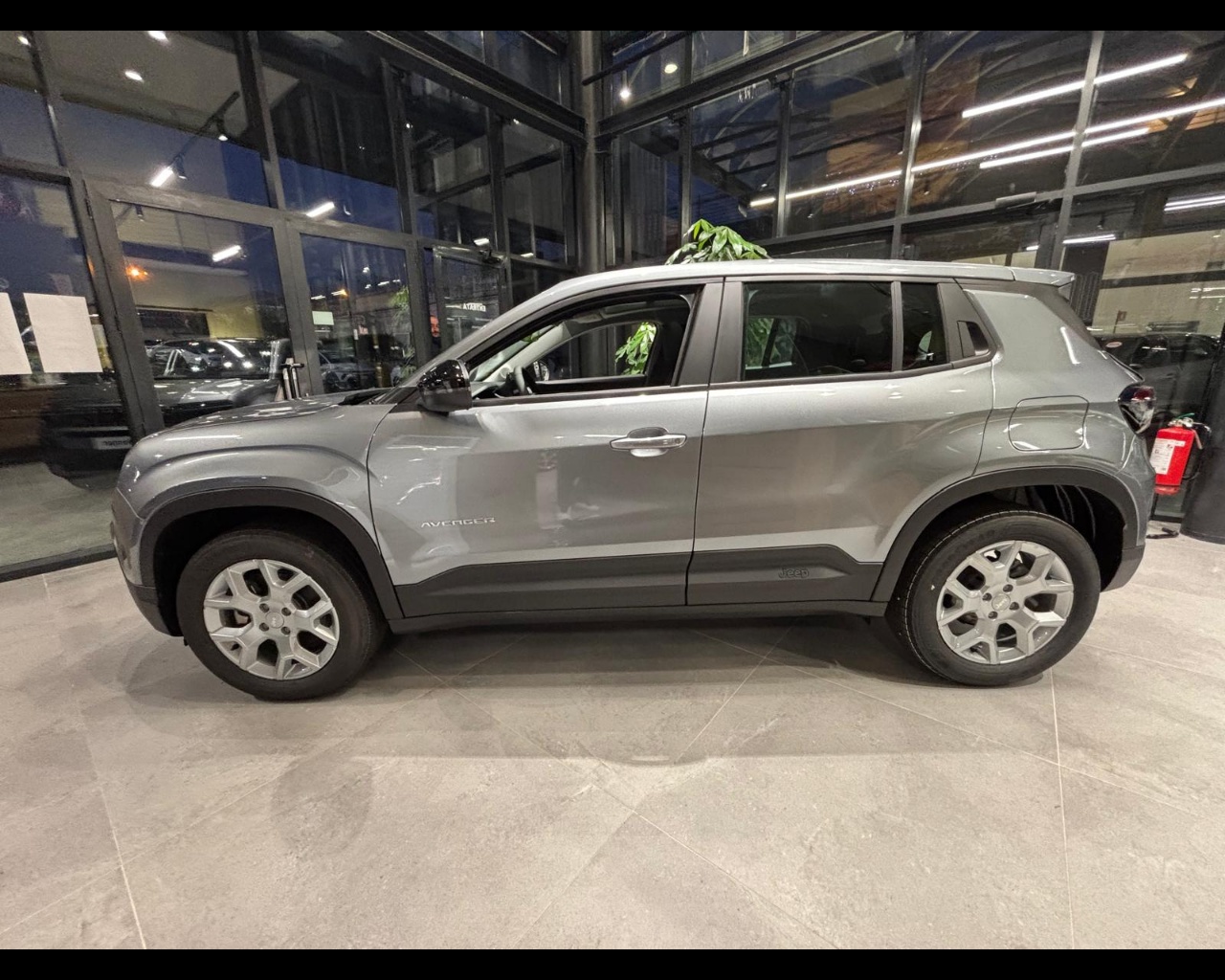 Foto JEEP Avenger E-Hybrid Avenger Tech& Sky 1.2 110cv Dct Mhev