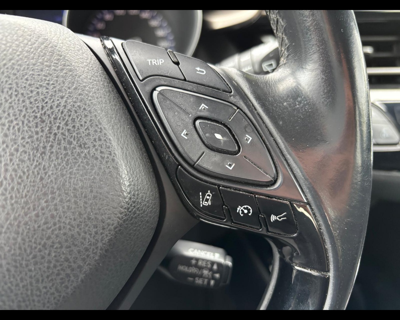 Foto TOYOTA C-HR 1.8h Trend 2wd e-cvt