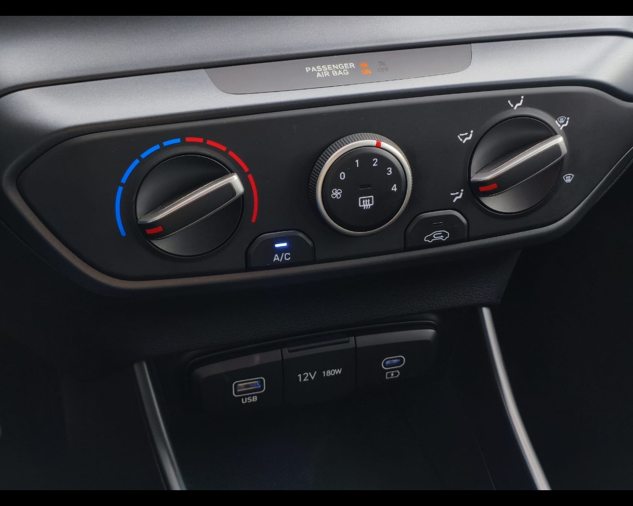 Foto HYUNDAI BAYON PE 1.0T XLINE