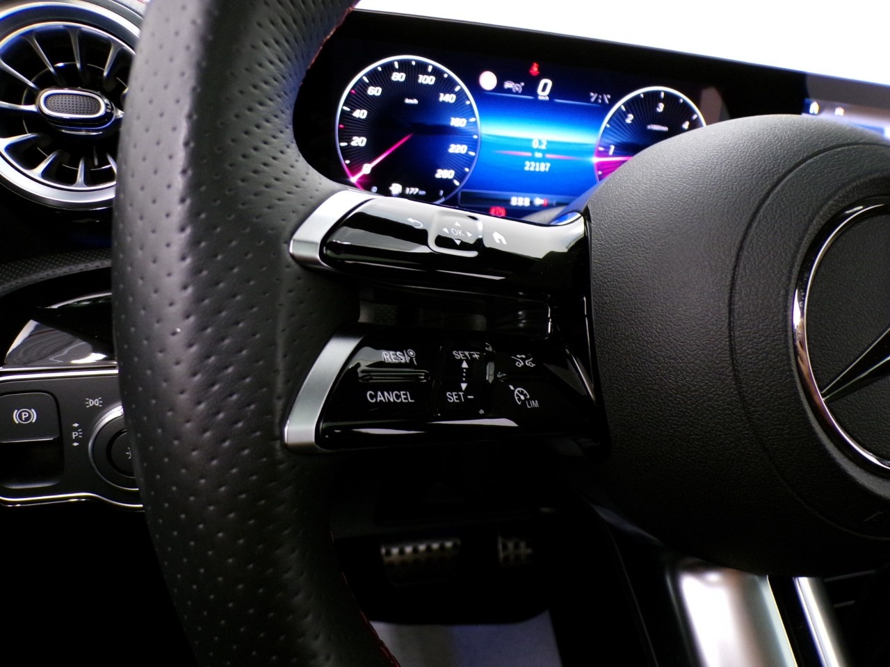 Mercedes  CLA Shooting Brake 200 D AMG Line Advanced Plus 8G-DCT - 18