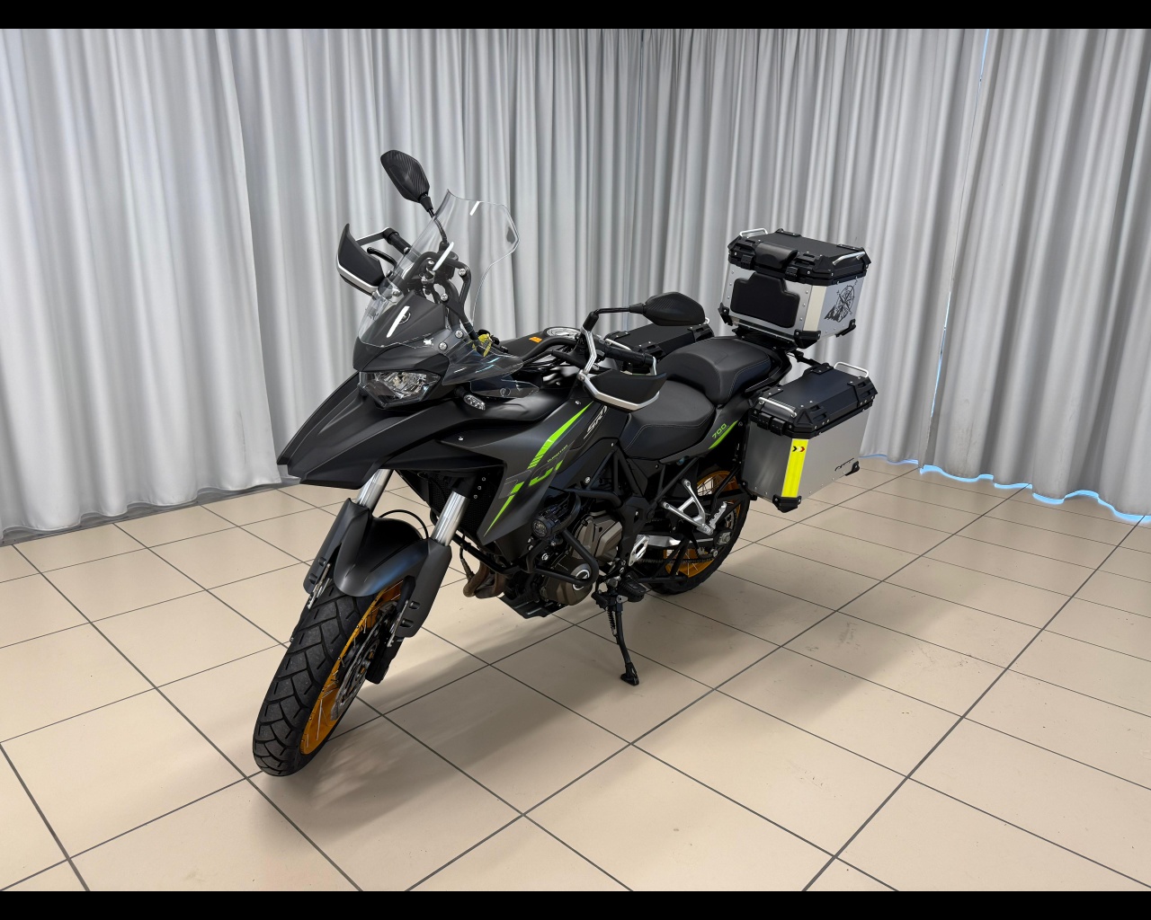 QJ MOTOR SRT 700