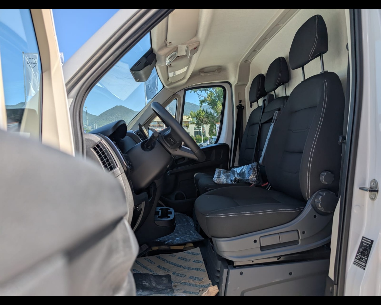 Foto PEUGEOT Boxer Furgone 335 L2 H2 BlueHDi 140 S&S