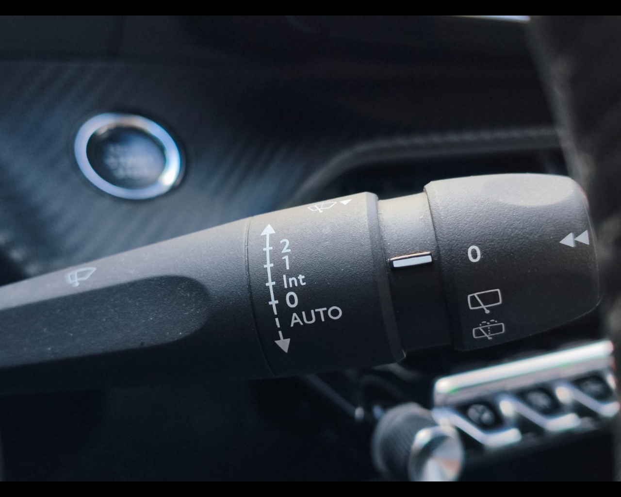 Foto PEUGEOT 2008 1.5 bluehdi Allure s&s 110cv