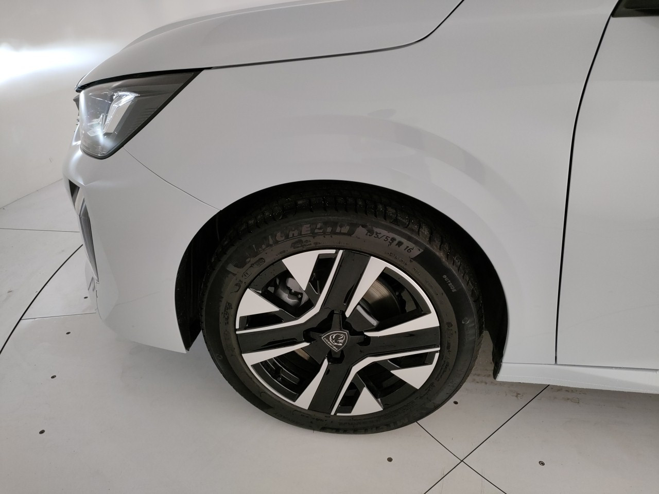 Peugeot 208 Nuovo Ibrido benzina 208 Porto Mantovano