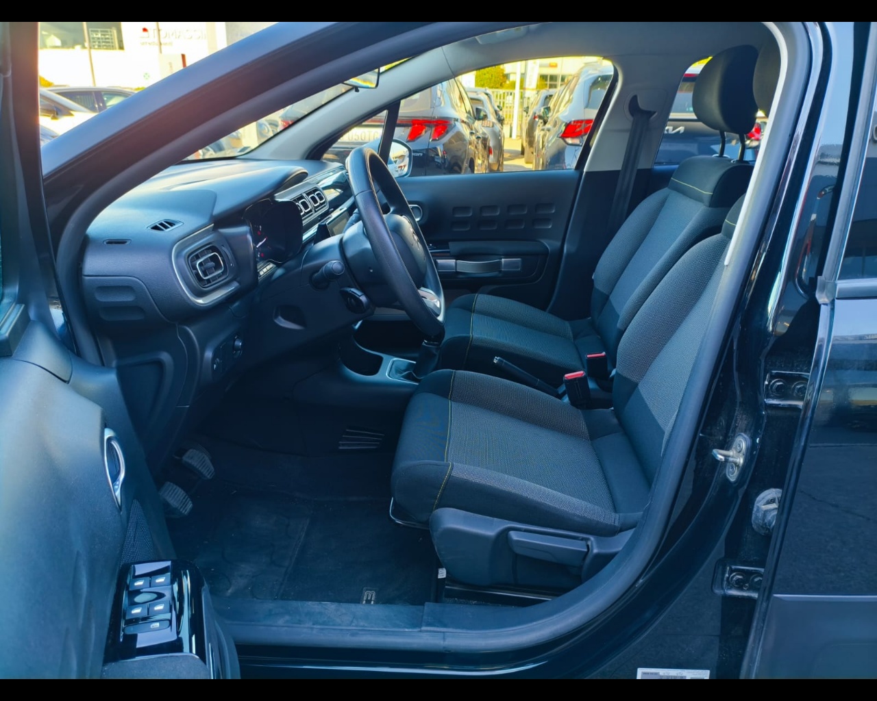 Foto CITROEN C3C3 1.2 puretech Shine Pack s&s 83cv