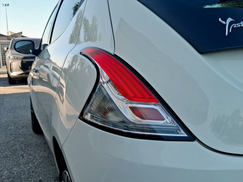LANCIA Ypsilon 1.0 firefly hybrid Gold s&s 70cv Ibrida usato - 21