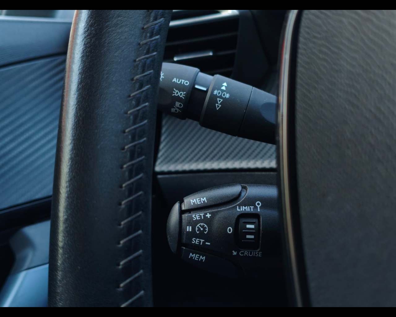 Foto PEUGEOT 2008 1.2 puretech Allure Pack s&s 100cv