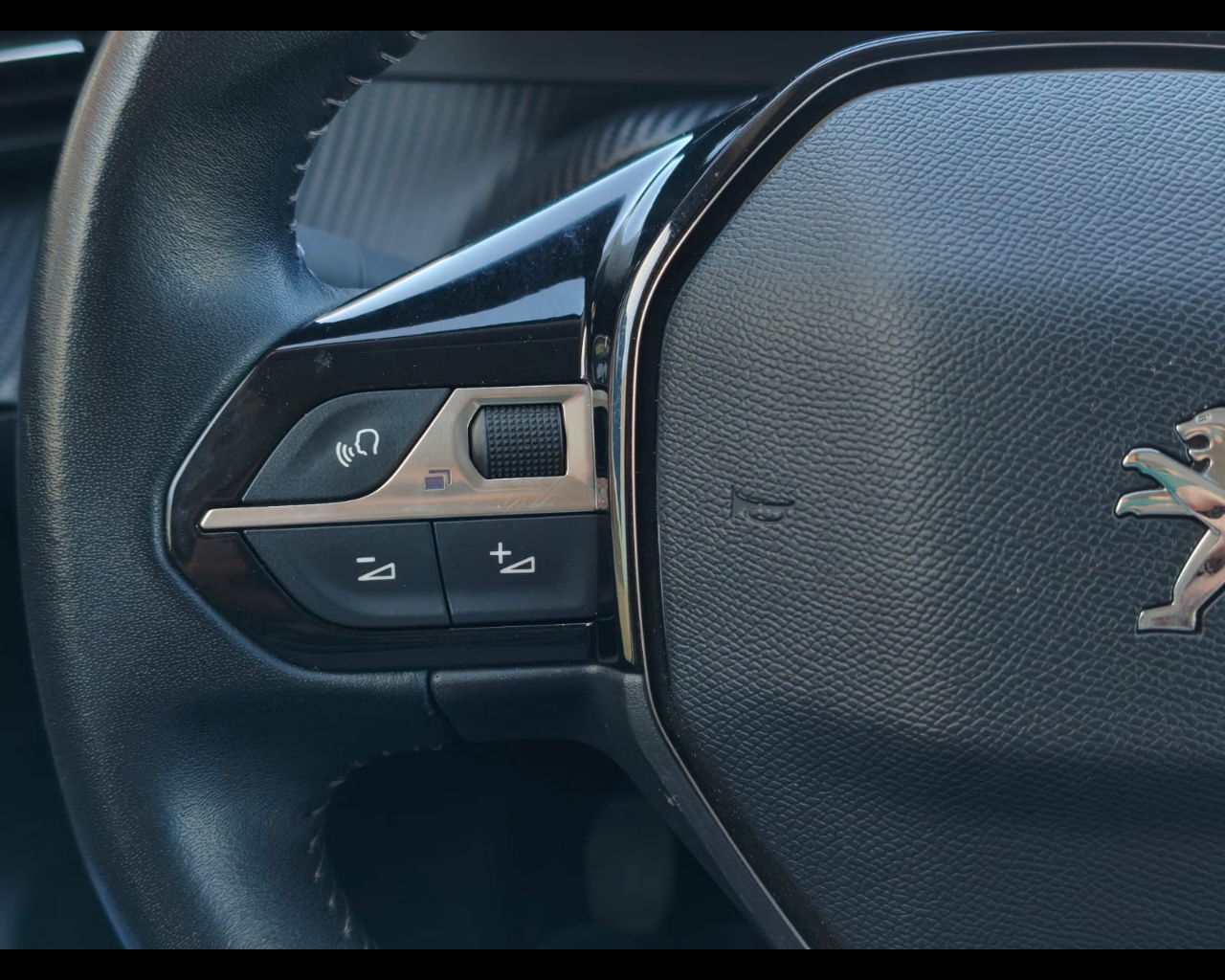 Foto PEUGEOT 2008 1.2 puretech Allure Pack s&s 100cv