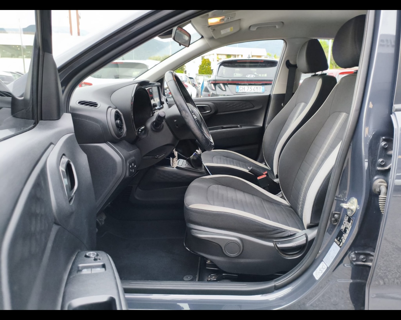 Foto HYUNDAI i10 1.0 mpi Tech Connect Pack