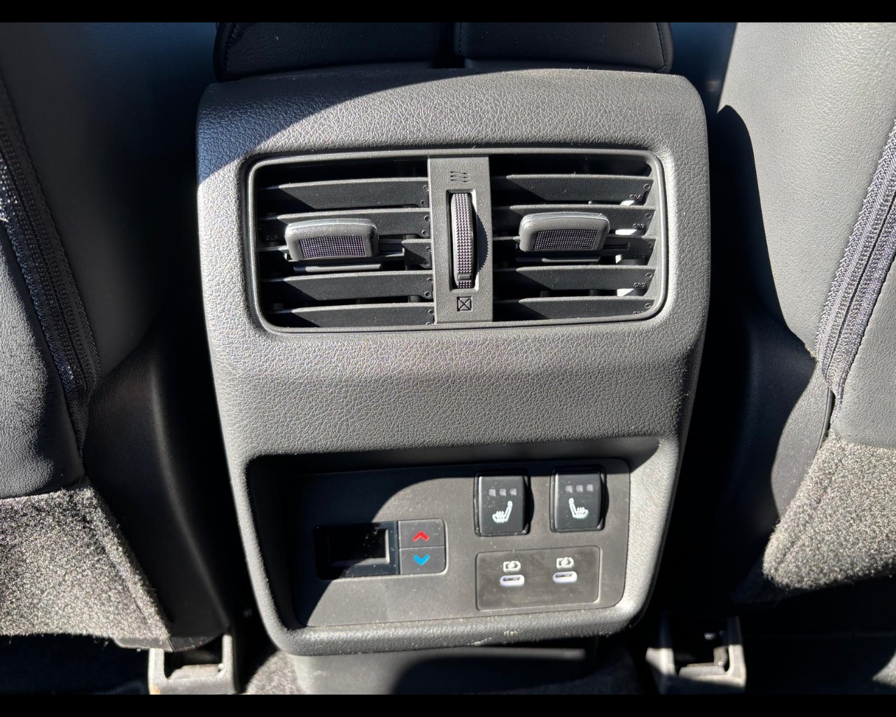 Foto NISSAN X-Trail TEKNA 2WD