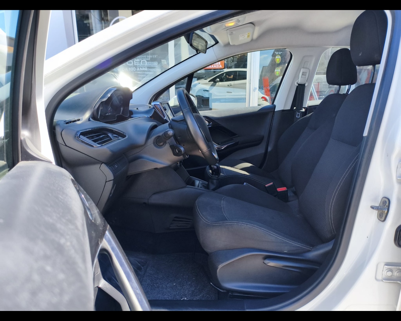 Foto PEUGEOT 208 5p 1.2 puretech Active 82cv