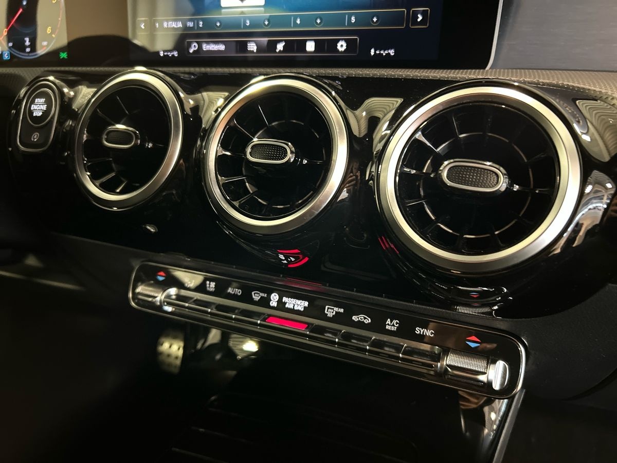 Mercedes Classe A Classe A 180 D Premium 7G-DCT - 14