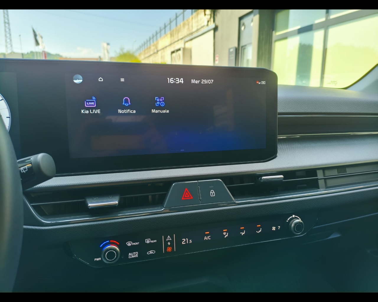 Foto KIA NUOVA STONIC 1.0 T-GDI MH STYLE LAUNCH
5 Door