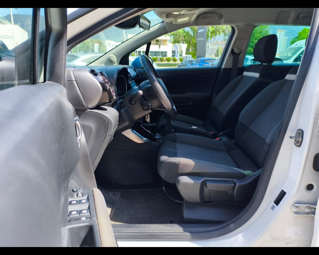 Foto CITROEN C3 Aircross 1.2 puretech Shine s&s 110cv