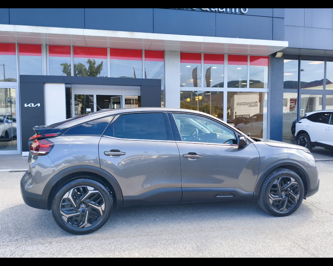 Foto CITROEN C4 1.5 bluehdi Shine s&s 130cv eat8