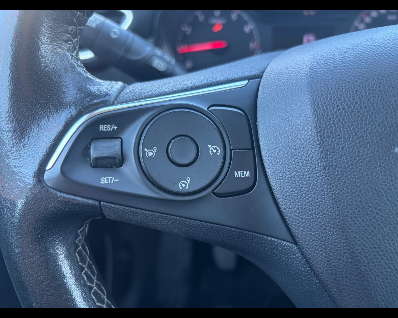 Foto OPEL Crossland 1.5 ecotec Design&Tech 110cv