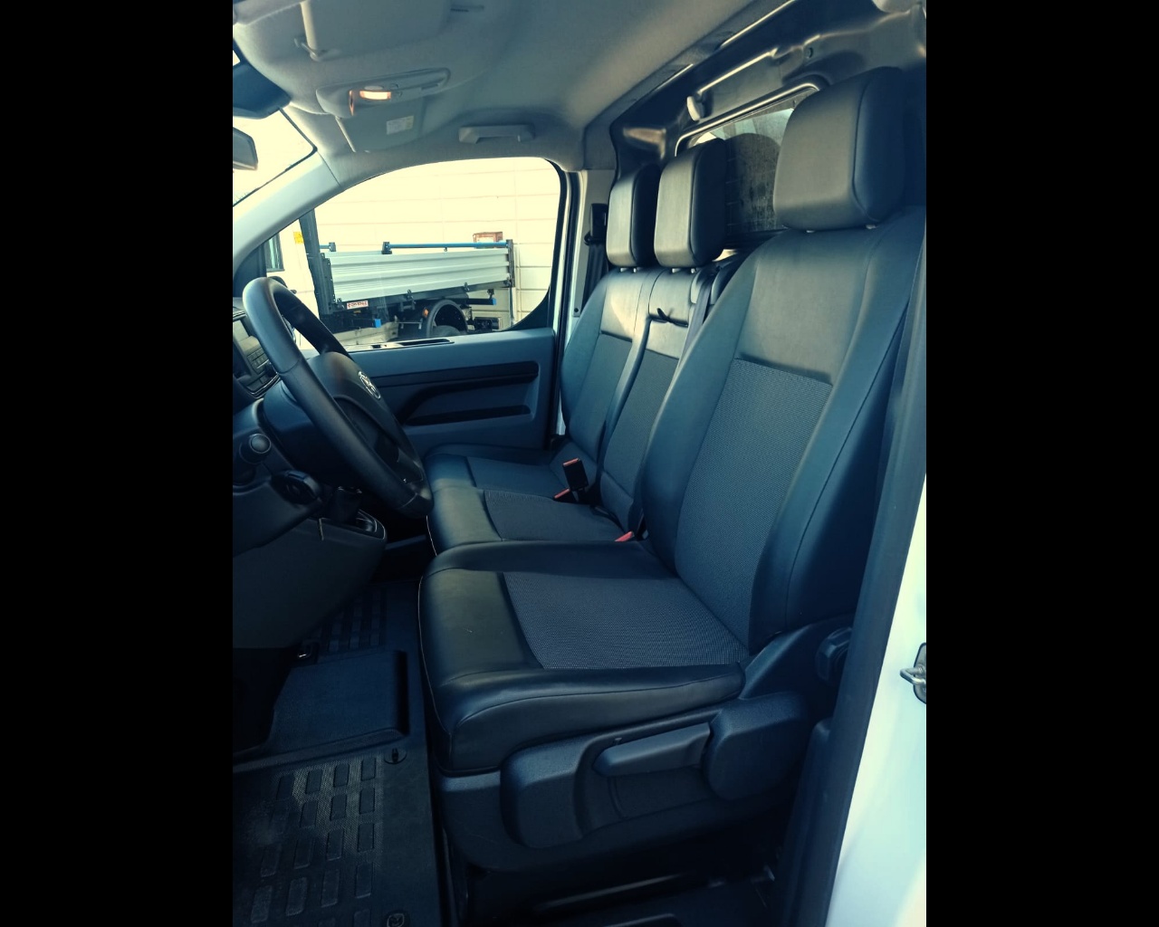 TOYOTA PROACE