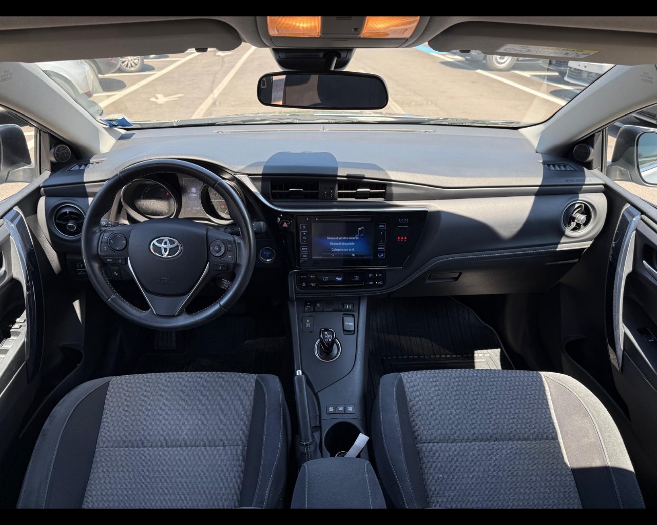 Foto TOYOTA Auris 1.8h Lounge cvt my17