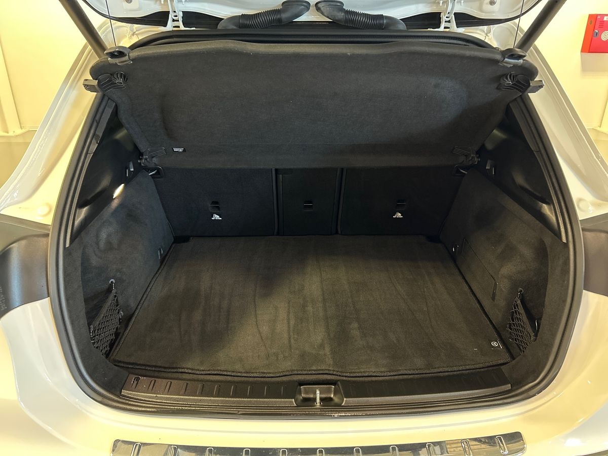Mercedes GLA GLA 180 D Premium 8G-DCT - 8