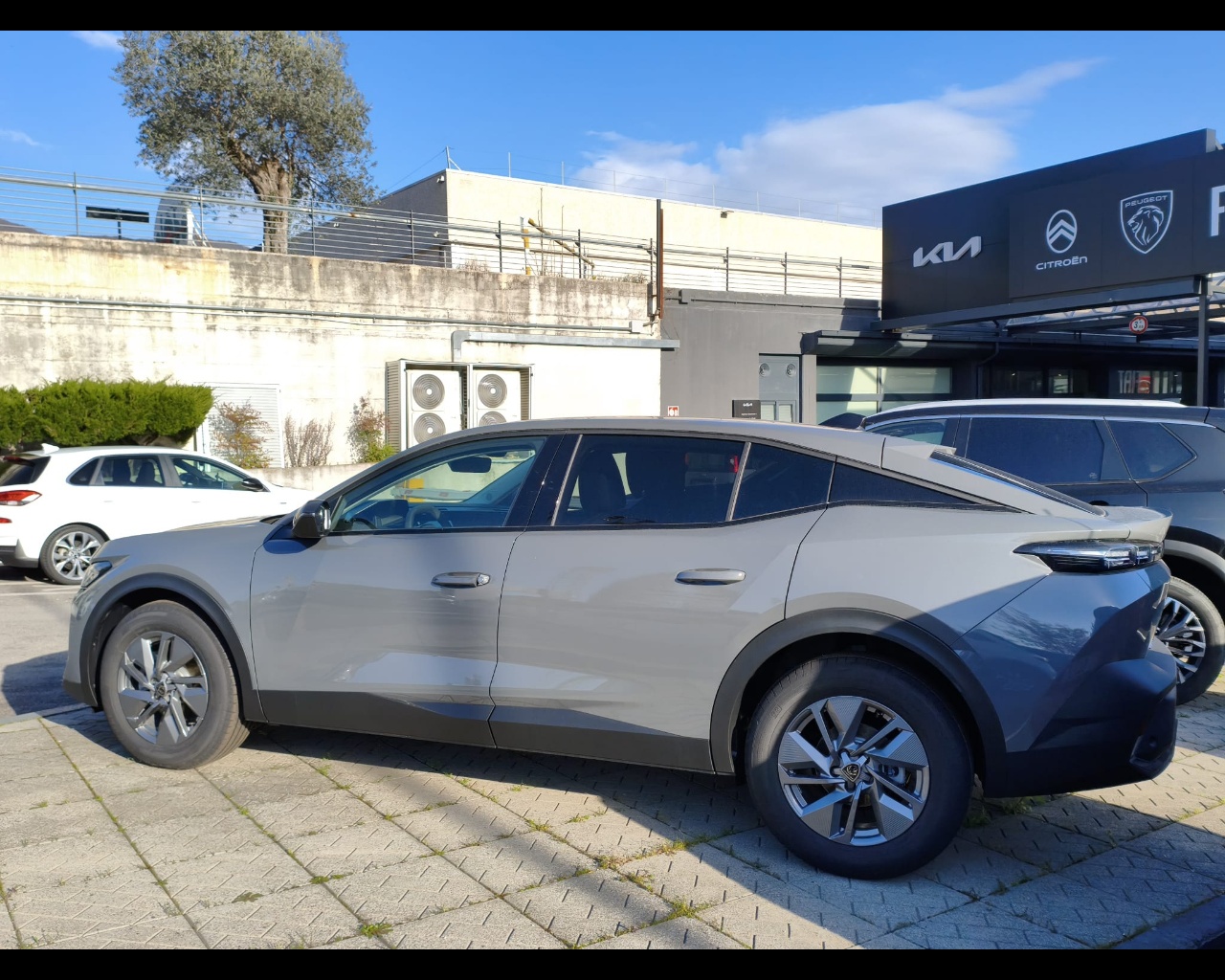 Foto PEUGEOT 408 1.2 hybrid Allure 136cv e-dsc6