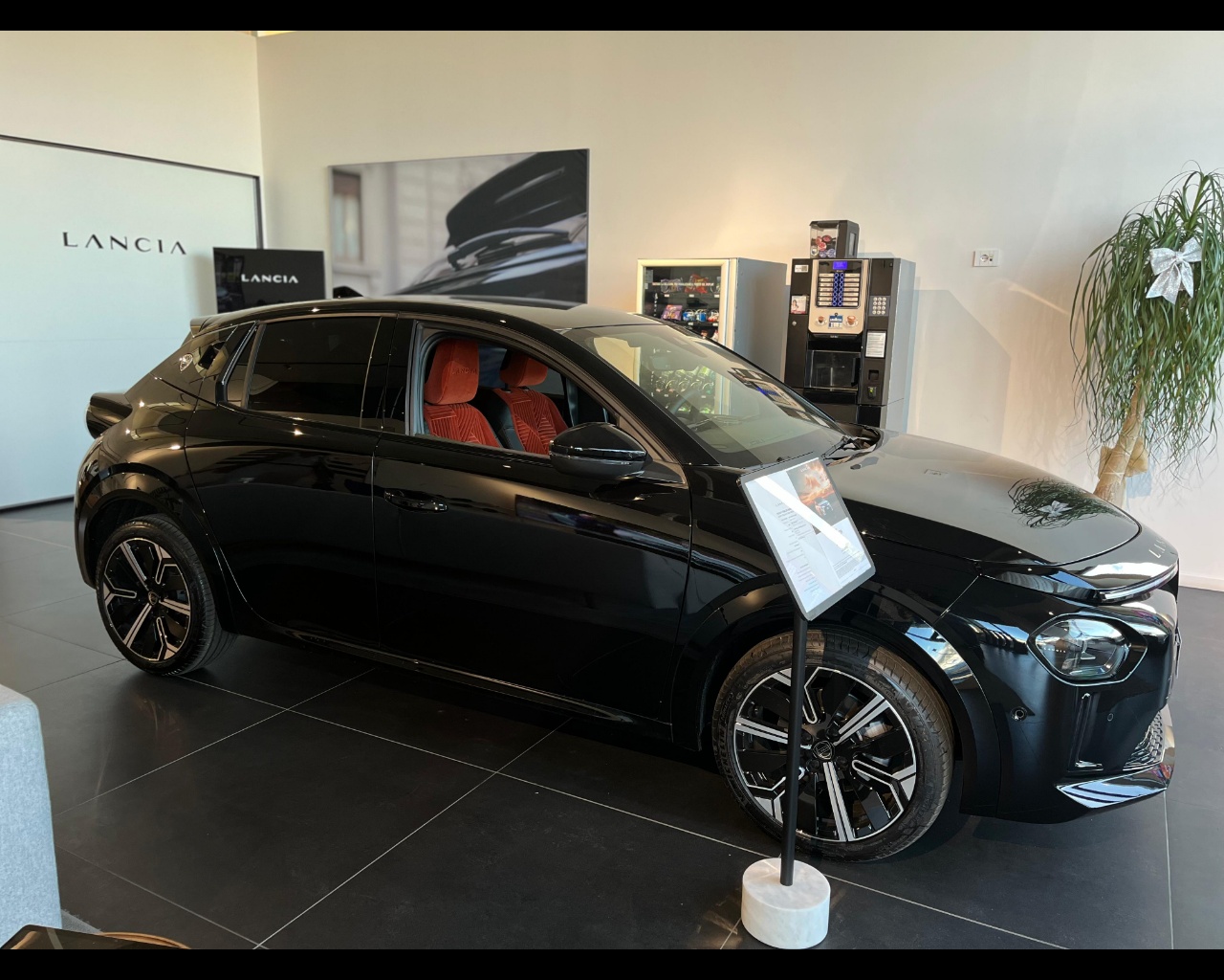 Foto LANCIA Nuova Ypsilon Ibrida Ypsilon Lx 1.2 100cv Ibrida