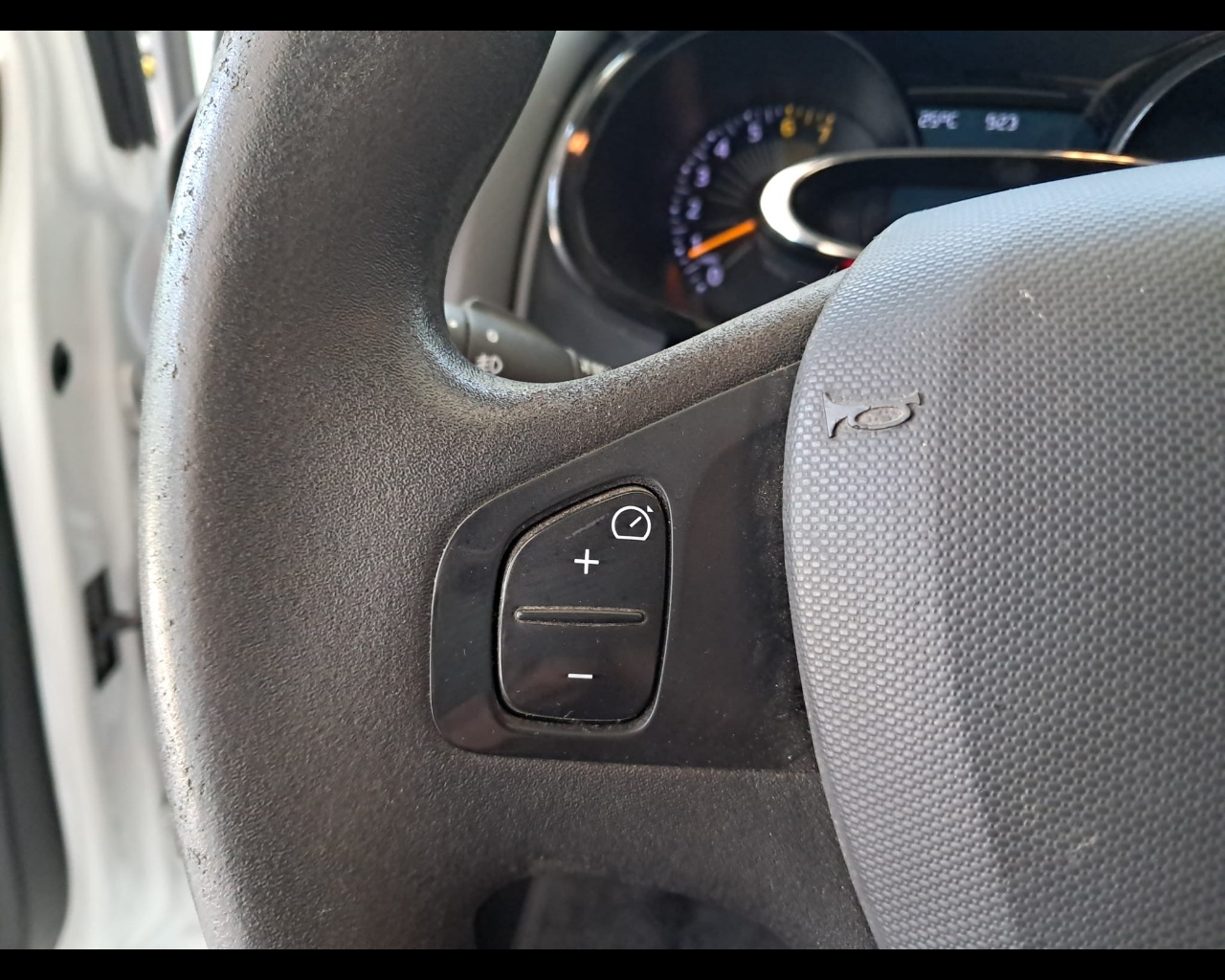 Foto RENAULT Clio 5p 1.2 Wave 75cv