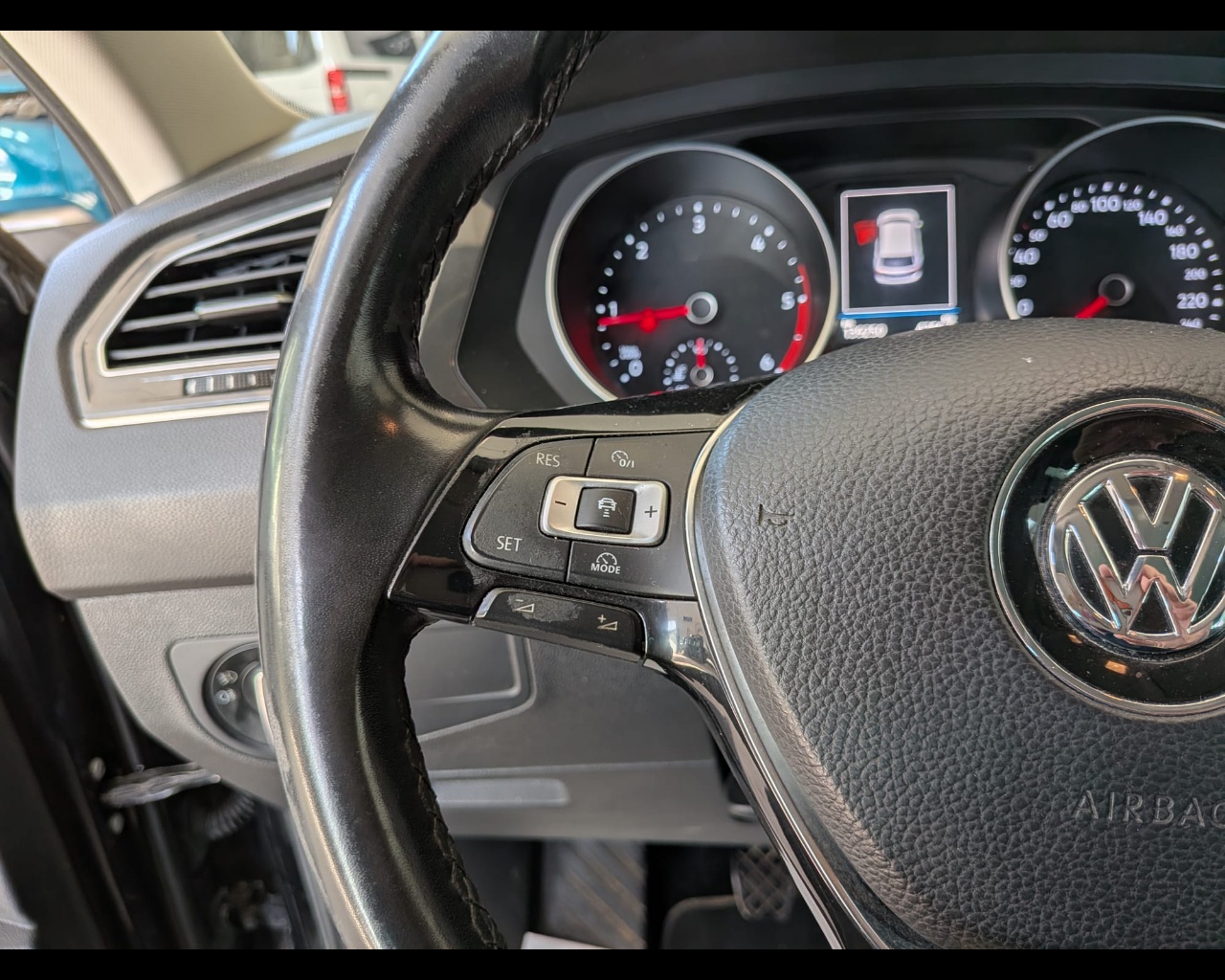 Foto VOLKSWAGEN Tiguan 2.0 tdi Business 150cv