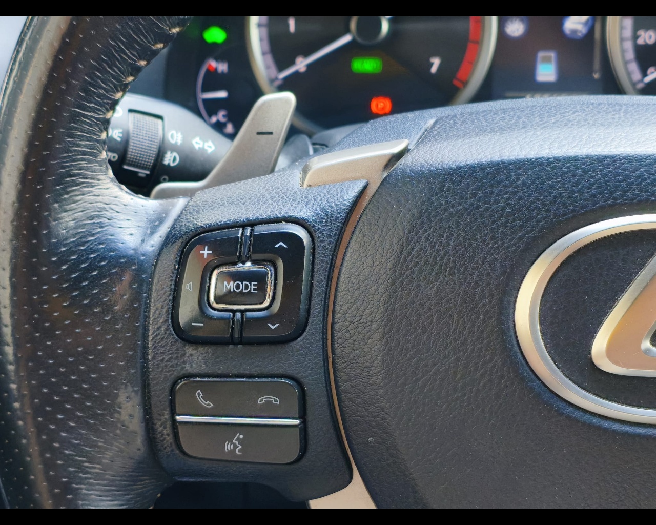 Foto LEXUS NX 300h 2.5 F-Sport 4wd cvt