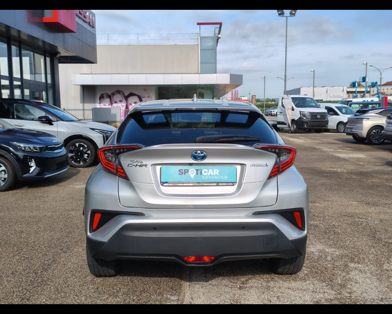 Foto TOYOTA C-HR 1.8h Lounge 2wd e-cvt