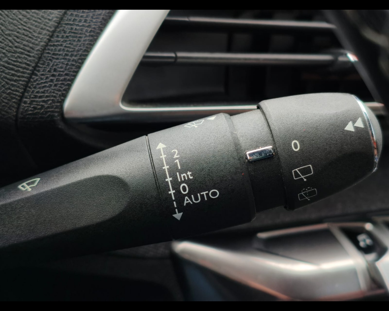 Foto PEUGEOT 3008 1.5 bluehdi Allure s&s 130cv