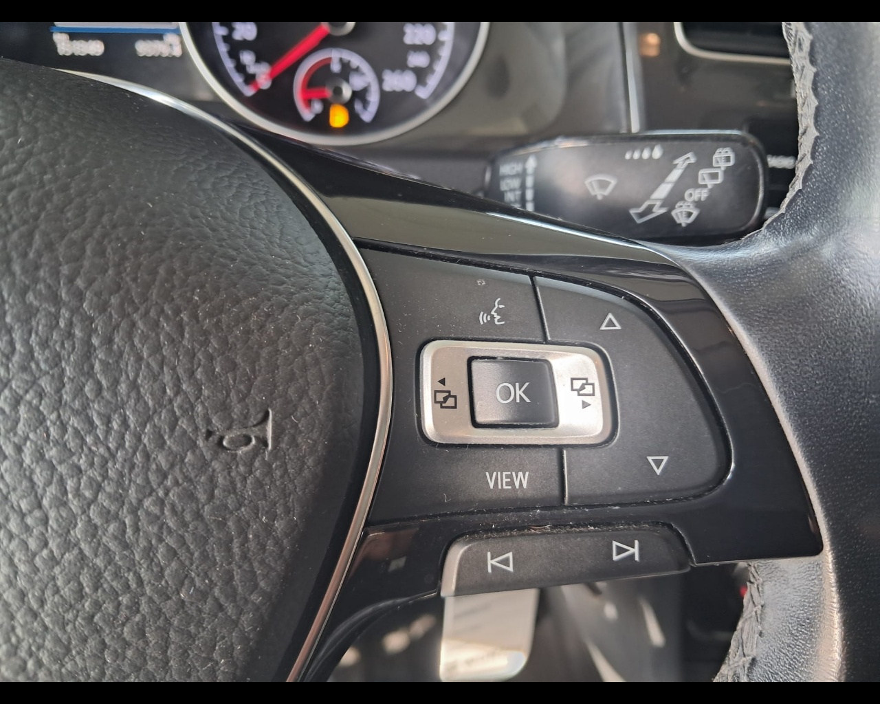 Foto VOLKSWAGEN Golf 5p 1.5 tgi Executive 130cv dsg
