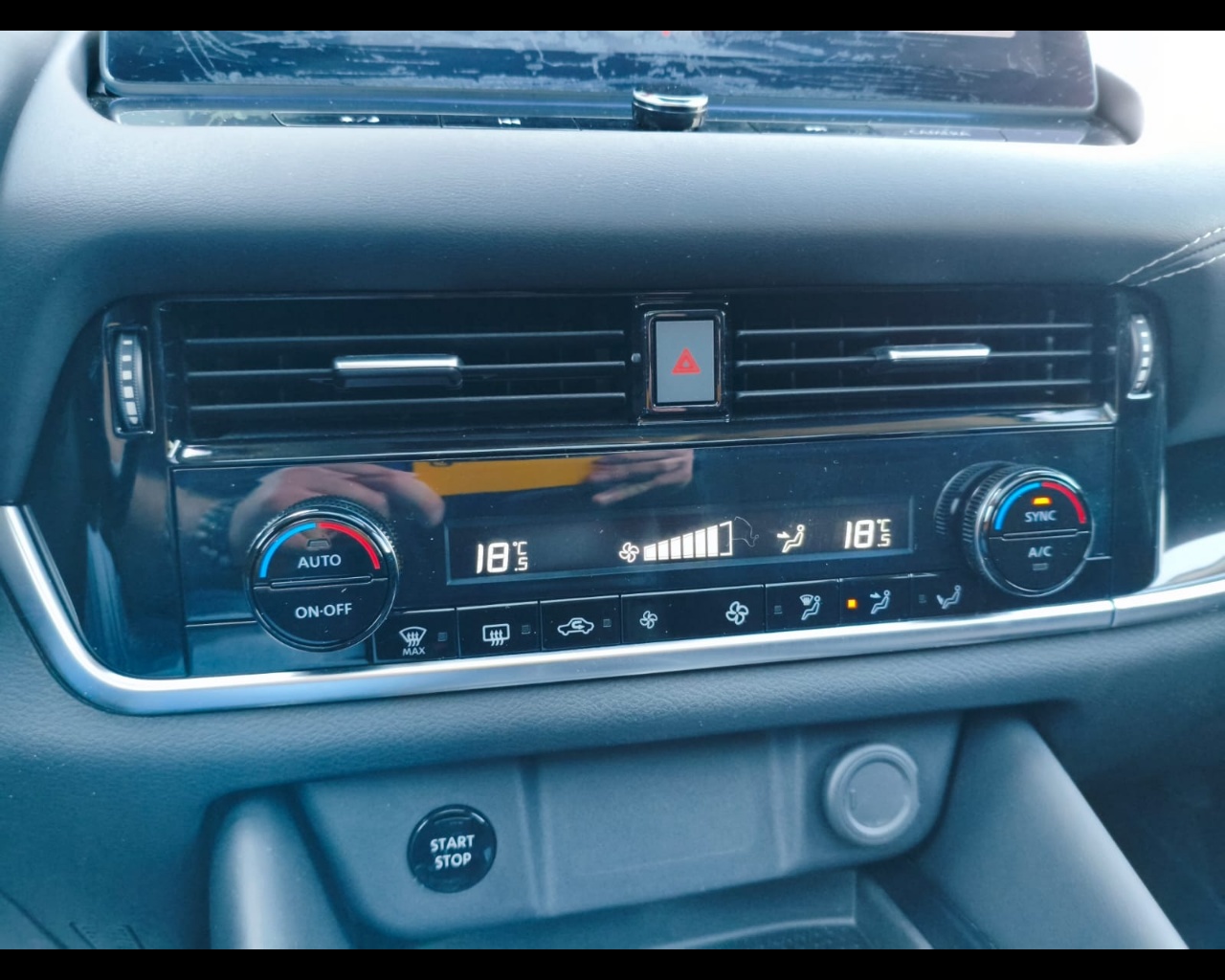 Foto NISSAN Qashqai 1.5 e-power 90th Anniversary 2wd