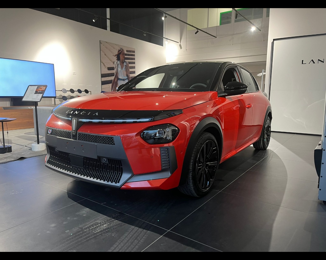 LANCIA Nuova Ypsilon Ibrida Nuova Ypsilon Hf Line 1.2 110cv Ibrida Usata