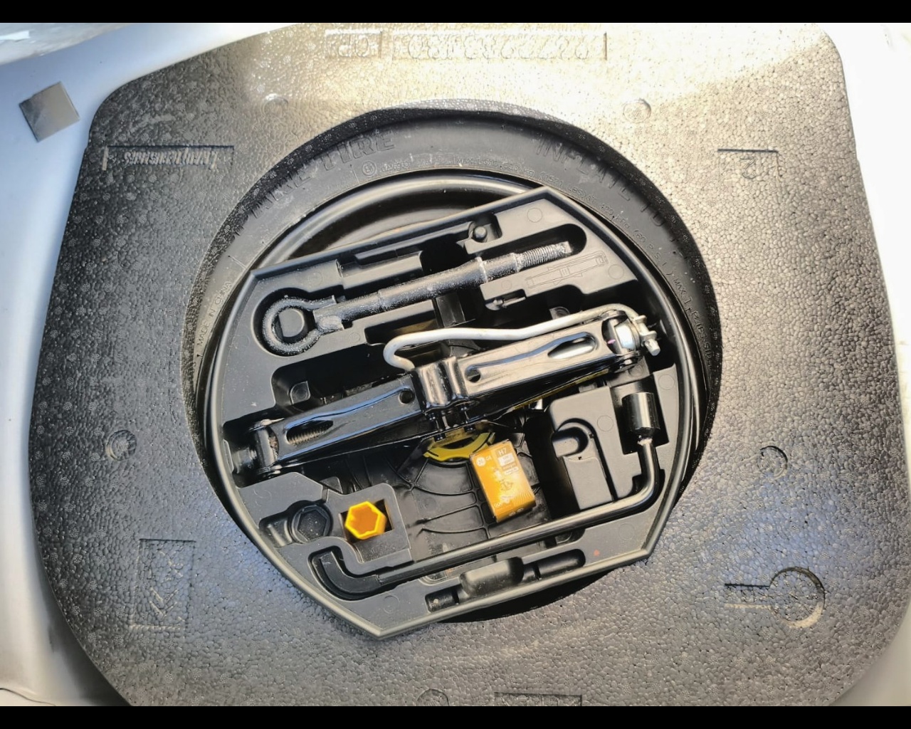 Foto CITROEN C3 1.2 puretech (vti) Exclusive 82cv FL