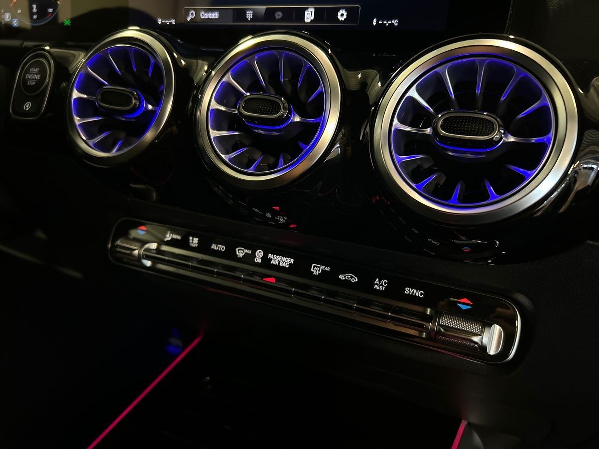 Mercedes GLA GLA 200 D Premium 8G-DCT - 14