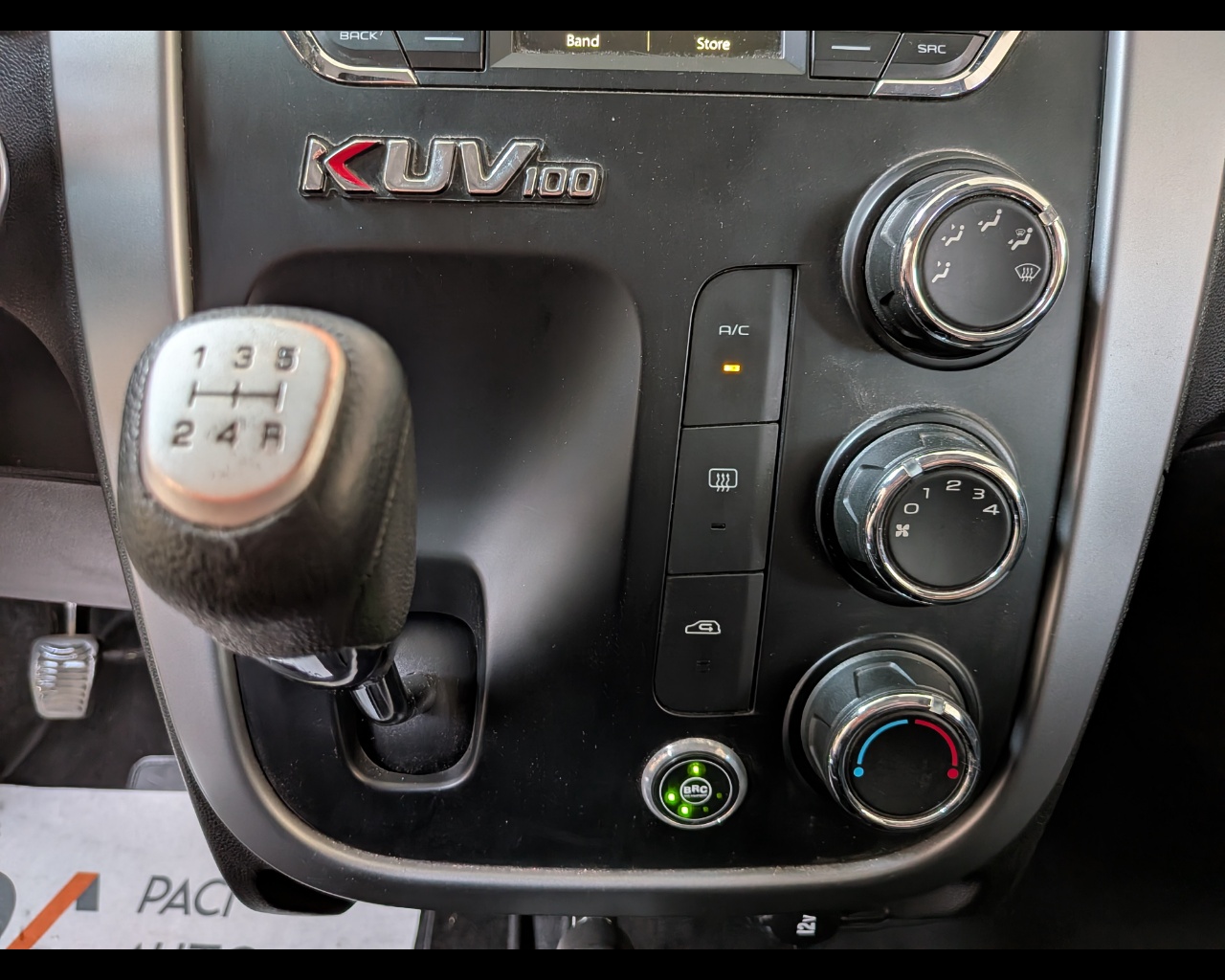 Foto MAHINDRA KUV100 1.2 K6+ m-bifuel