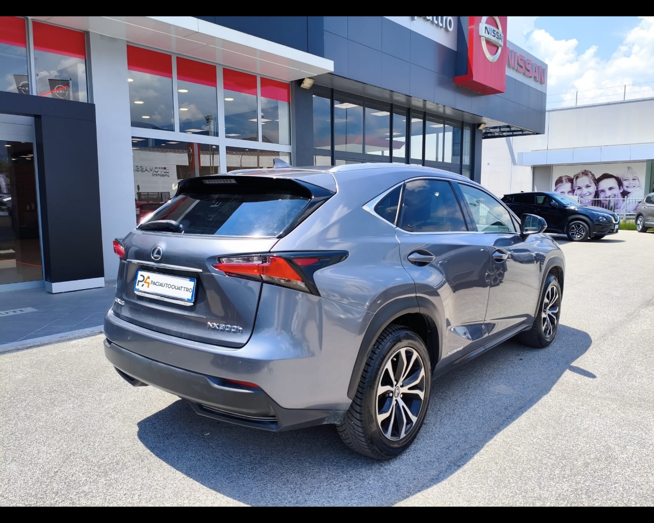 Foto LEXUS NX 300h 2.5 F-Sport 4wd cvt