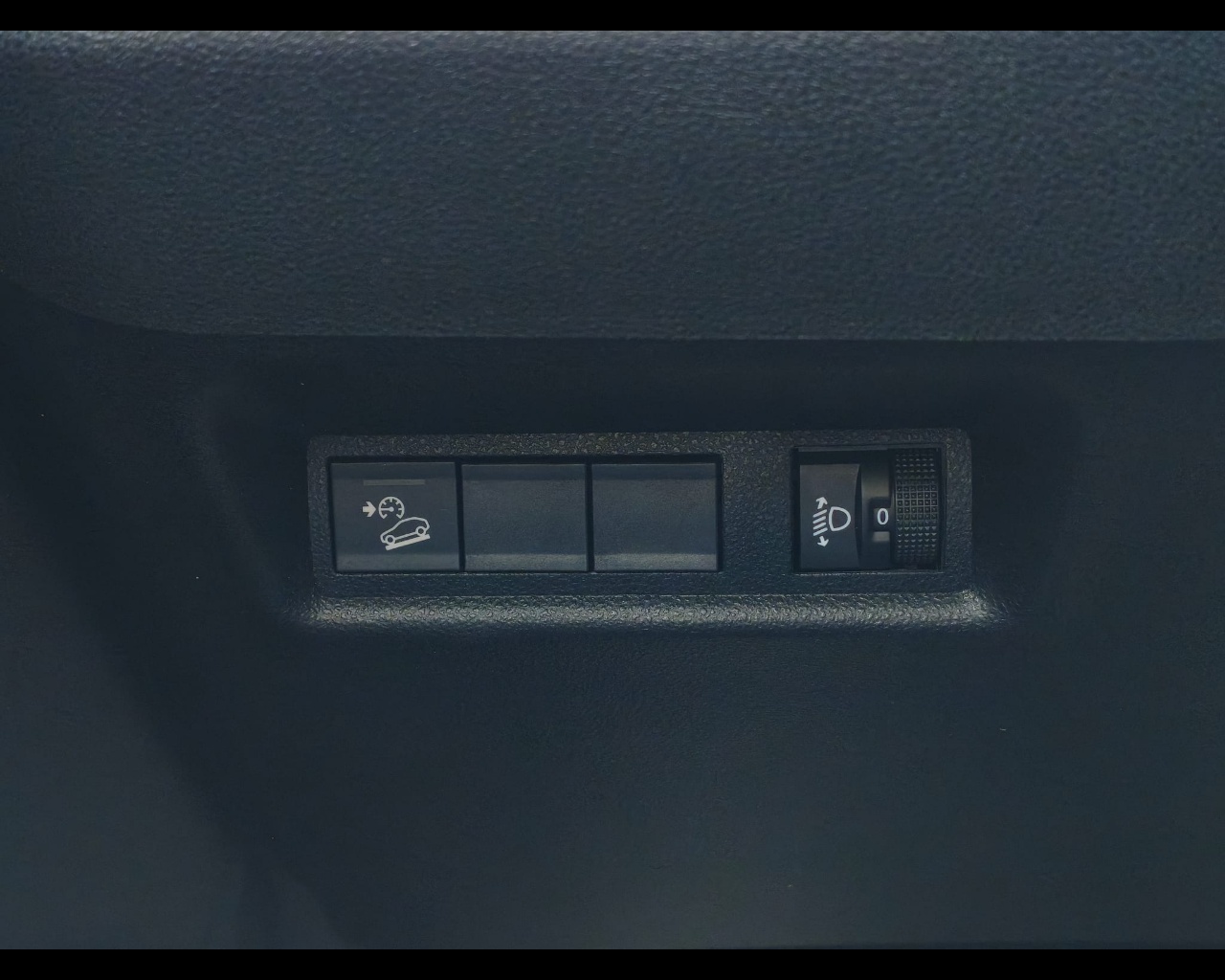 Foto JEEP Avenger 1.2 turbo e-hybrid mhev Altitude fwd 110cv edct6