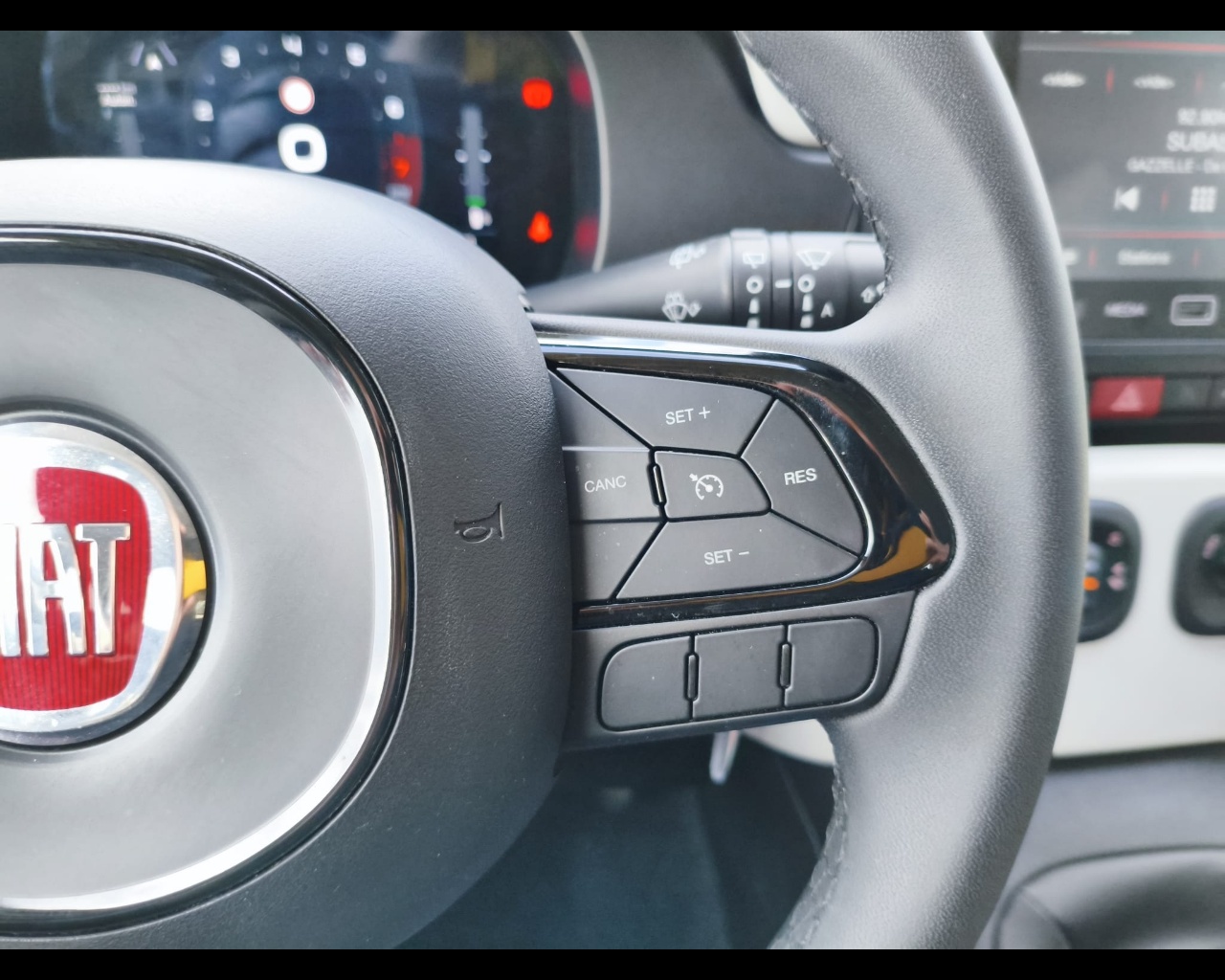 Foto FIAT Pandina Cross 1.0 firefly hybrid s&s 70cv