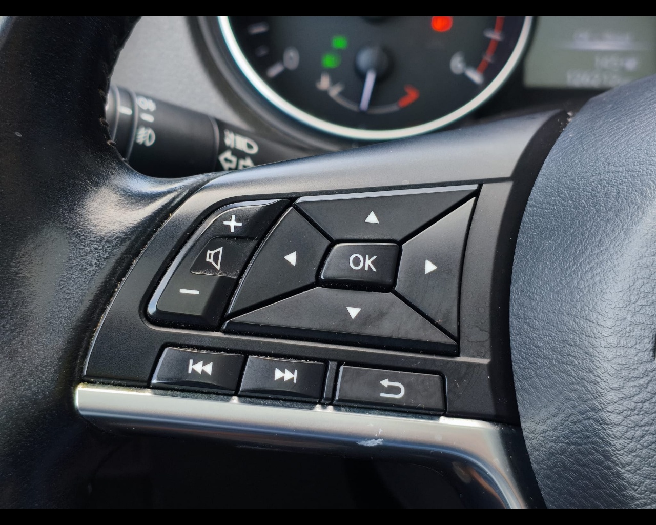 Foto NISSAN Qashqai 1.5 dci N-Connecta 110cv
