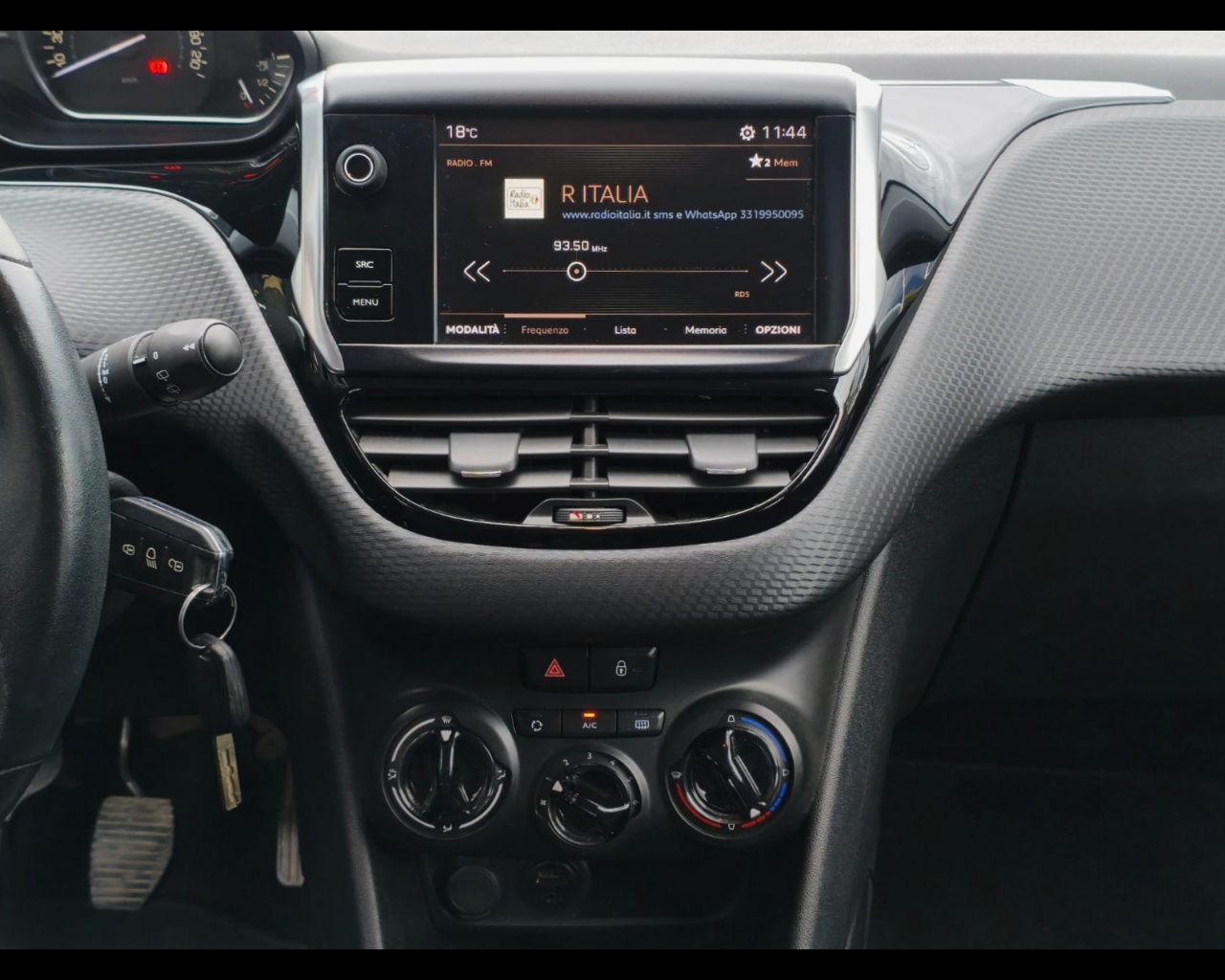 Foto PEUGEOT 2008 1.6 bluehdi Active 100cv 