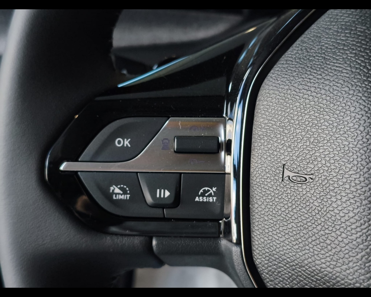 Foto PEUGEOT 308 1.2 hybrid Allure 145cv e-dcs 6