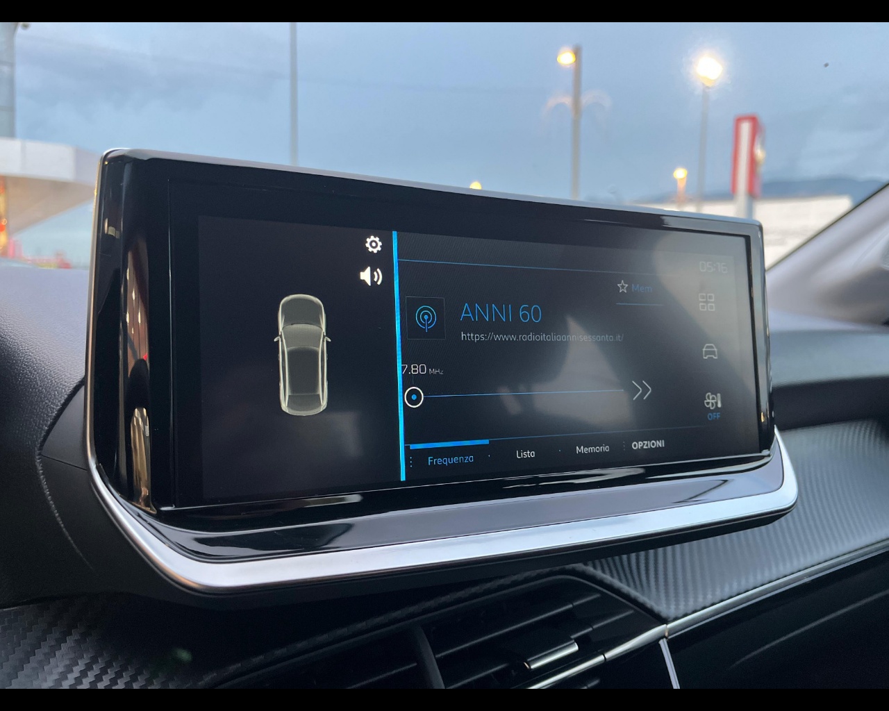 Foto PEUGEOT 208 1.2 hybrid Style 100cv e-dcs 6