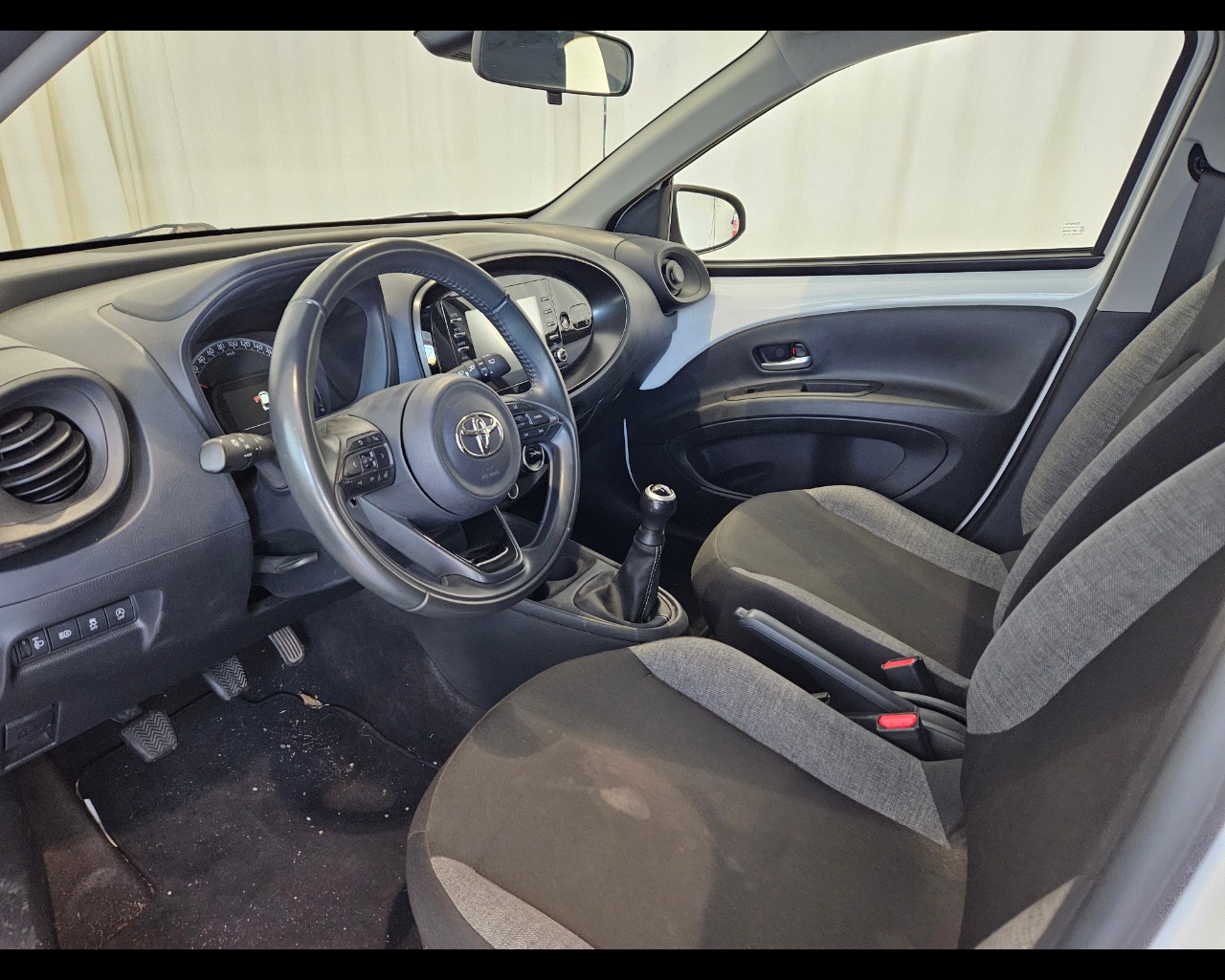 TOYOTA Aygo X 1.0 Active 72cv Benzina Usato - 4