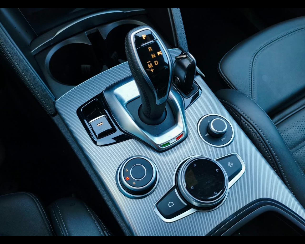 Foto ALFA ROMEO Stelvio 2.2 t Veloce Q4 210cv auto
