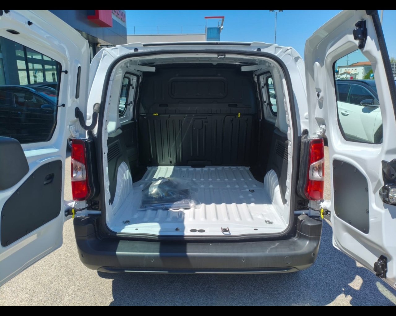 Foto PEUGEOT PARTNER Standard portata maggiorata - BlueHdi 130