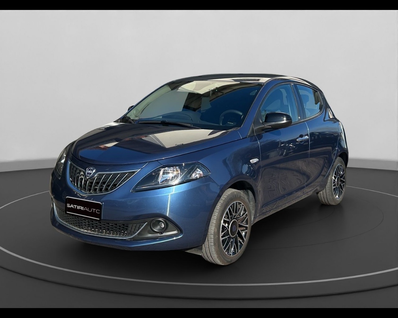 Ypsilon III 2021 – Ypsilon 1.0 firefly hybrid Platino s&s 70cv